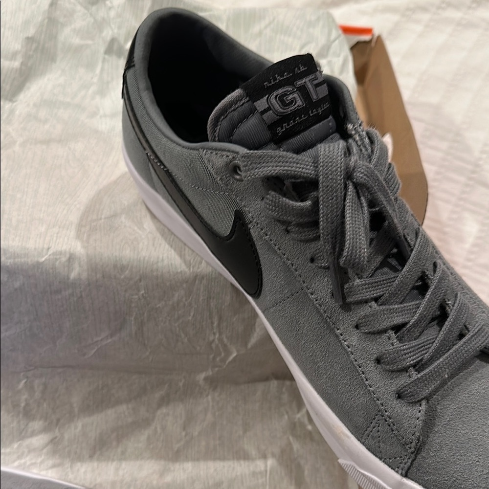 Nike Men's Gray and Black Sneakers